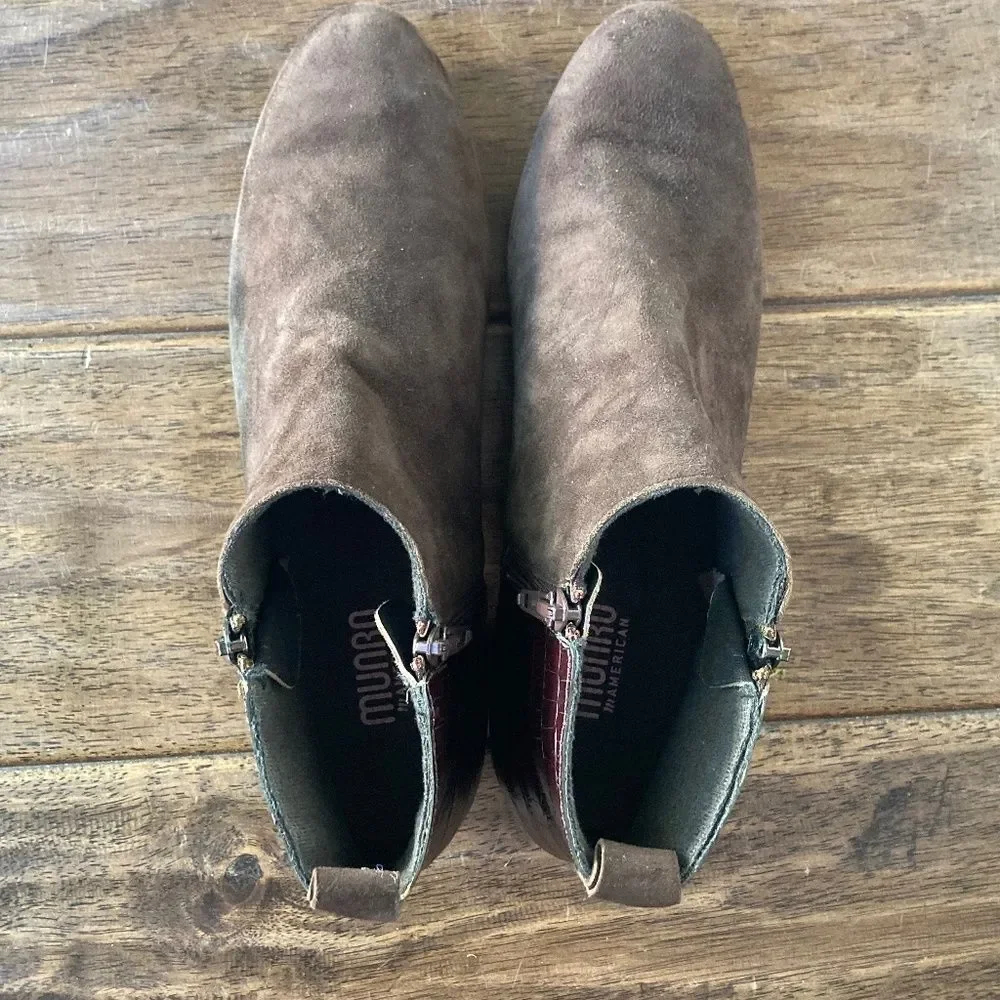 Munro American Lexi Bootie Brown Suede Croc Accent Ankle Boots Women's Size 8